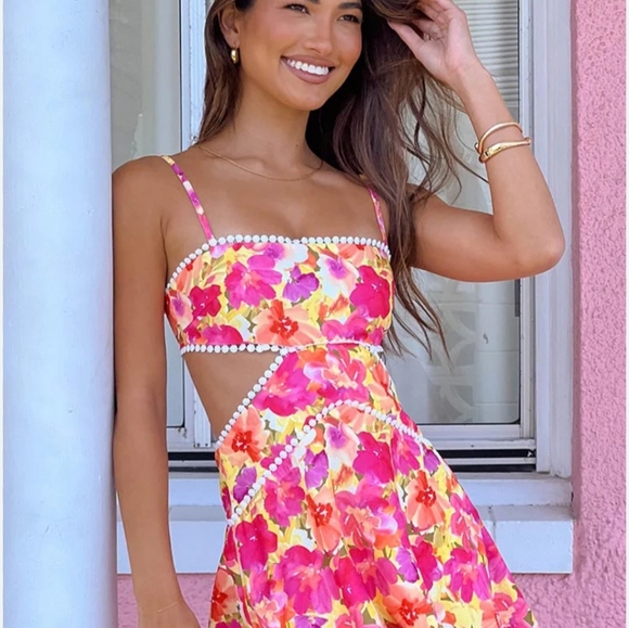 Floral Cutout Dress with Pearl Details Sz Med Nwot - Picture 2 of 5